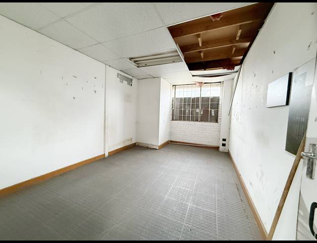 4,630M² WAREHOUSE TO LET IN WADEVILLE